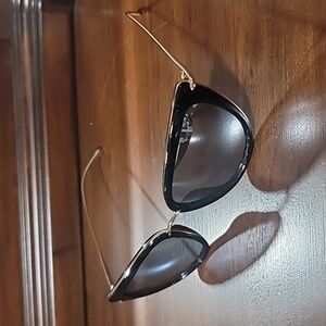 Sunglasses Mirror Smoked Lense Goldtone frame Kat Style Womens